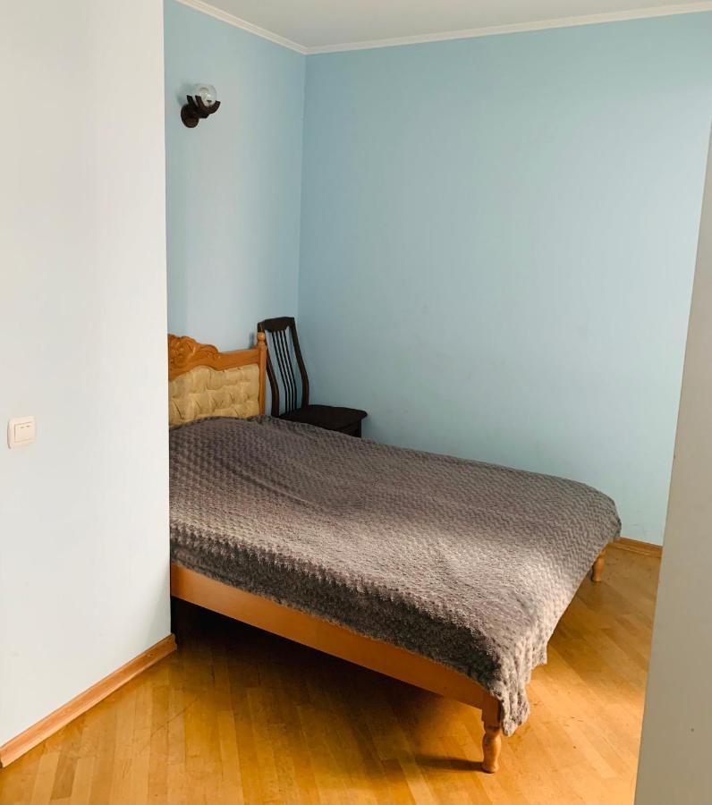יירבאן Cozy Apartment Near Republic Square מראה חיצוני תמונה