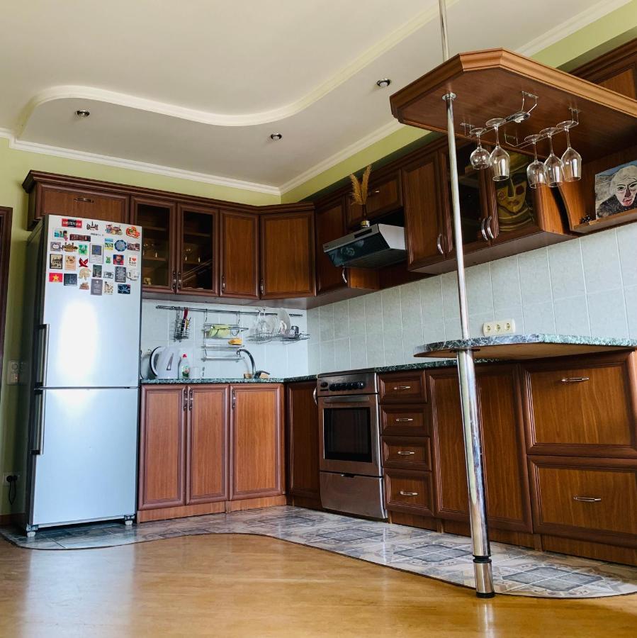 יירבאן Cozy Apartment Near Republic Square מראה חיצוני תמונה
