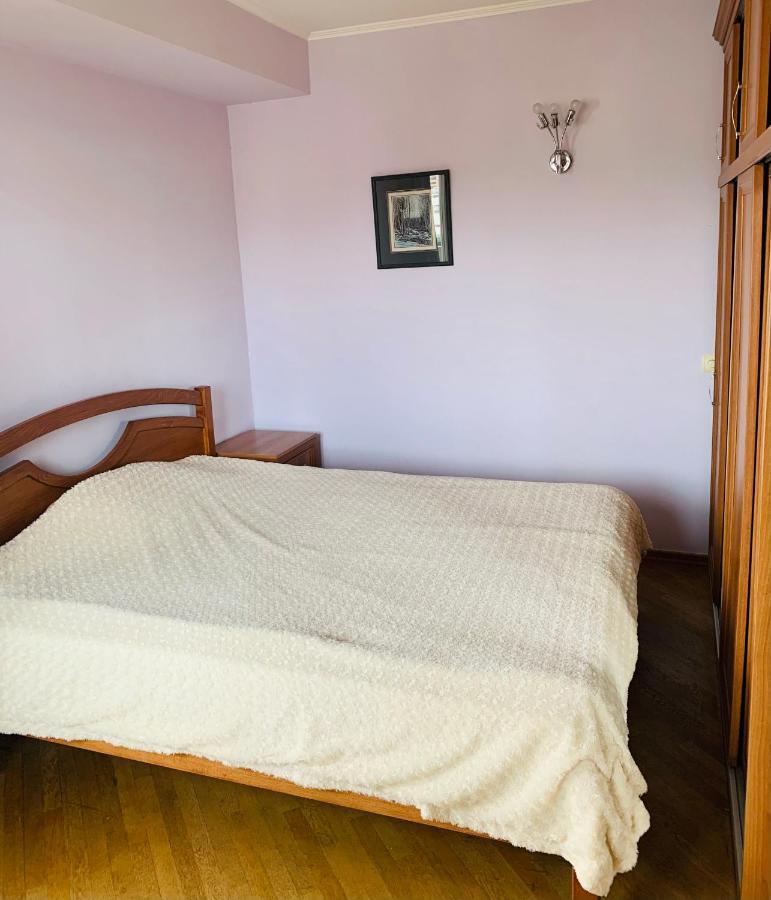 יירבאן Cozy Apartment Near Republic Square מראה חיצוני תמונה