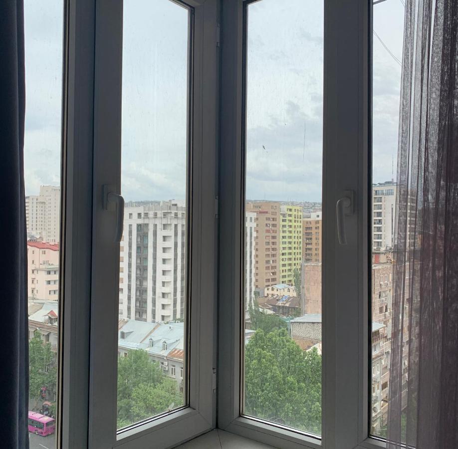 יירבאן Cozy Apartment Near Republic Square מראה חיצוני תמונה