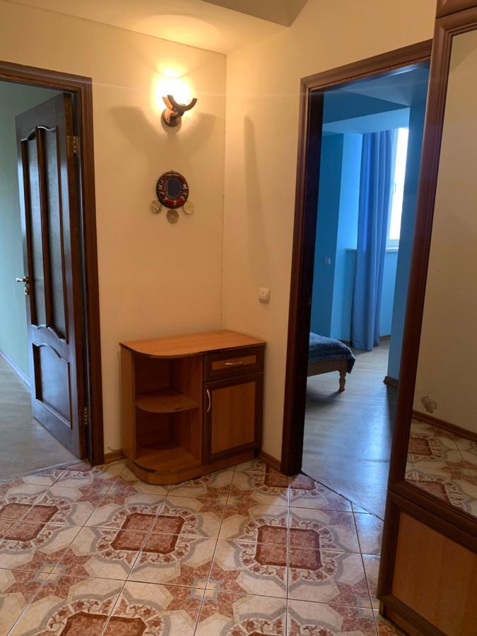 יירבאן Cozy Apartment Near Republic Square מראה חיצוני תמונה